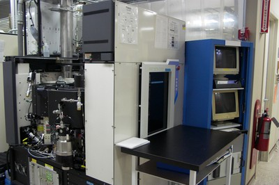 photo of p5000 etcher in SNF cleanroom